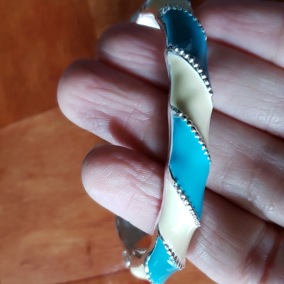 Blue/Cream Hinged Bracelet - Picture 6 of 8